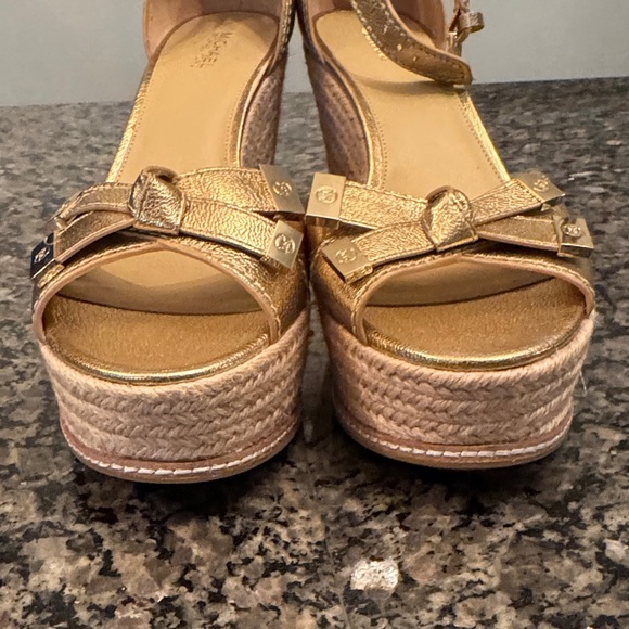 Michael Kors Metallic Gold Wedge espadrille Sandals NWOT 8.5 - Picture 5 of 15